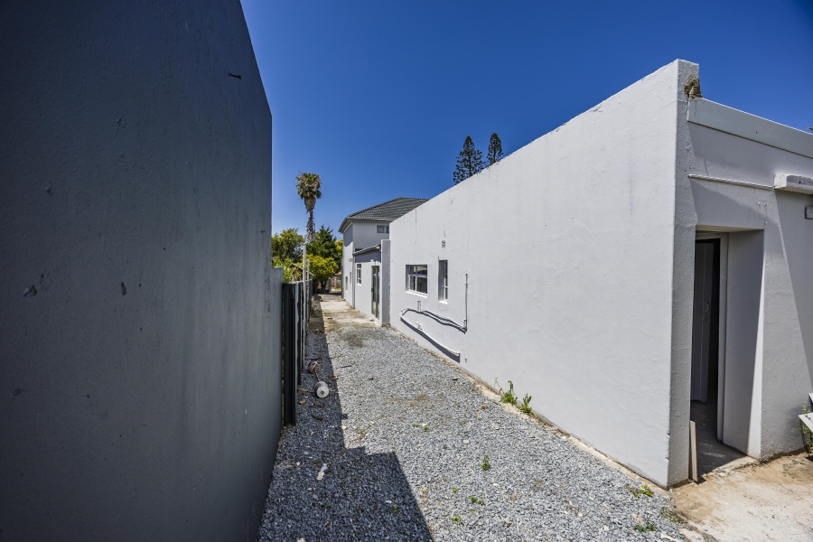 5 Bedroom Property for Sale in Sunnyridge Eastern Cape